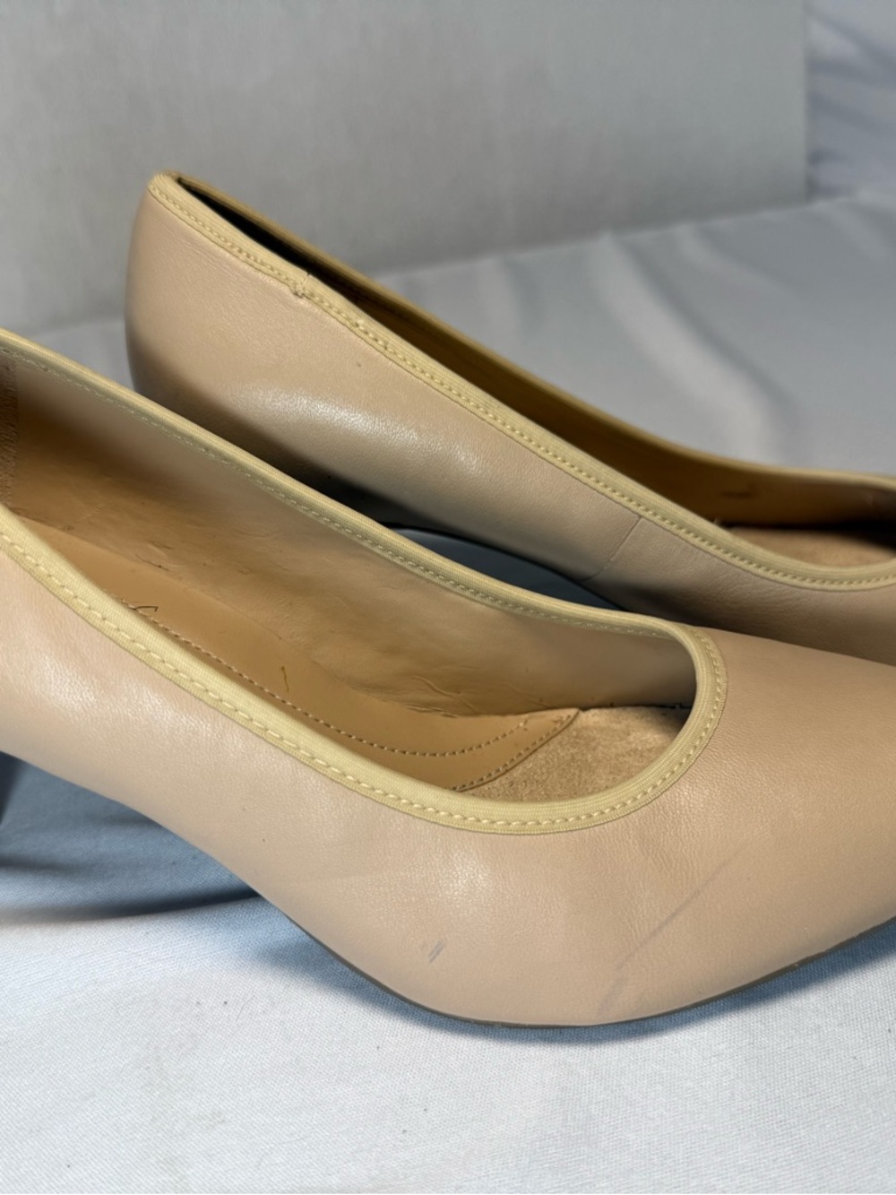 Naturalizer N5 Comfort Beige Leather Pointed-Toe Pumps - Picture 3 of 7